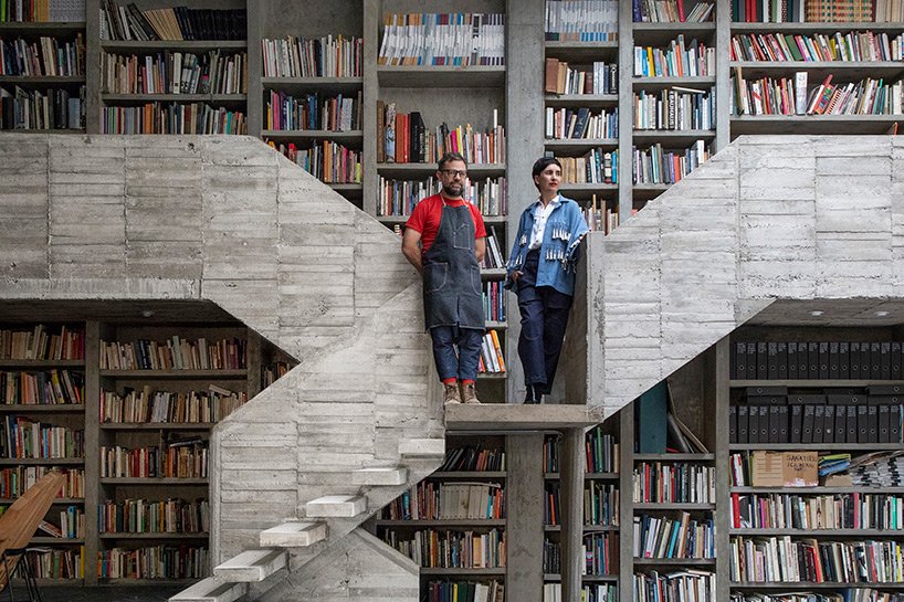 佩德罗·雷耶斯 + 卡拉·费尔南德斯谈弗里德曼·本达“对话中的设计”的实践和个人生活