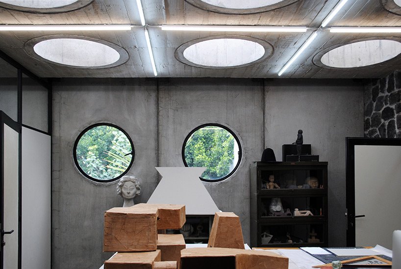 佩德罗·雷耶斯 + 卡拉·费尔南德斯谈弗里德曼·本达“对话中的设计”的实践和个人生活