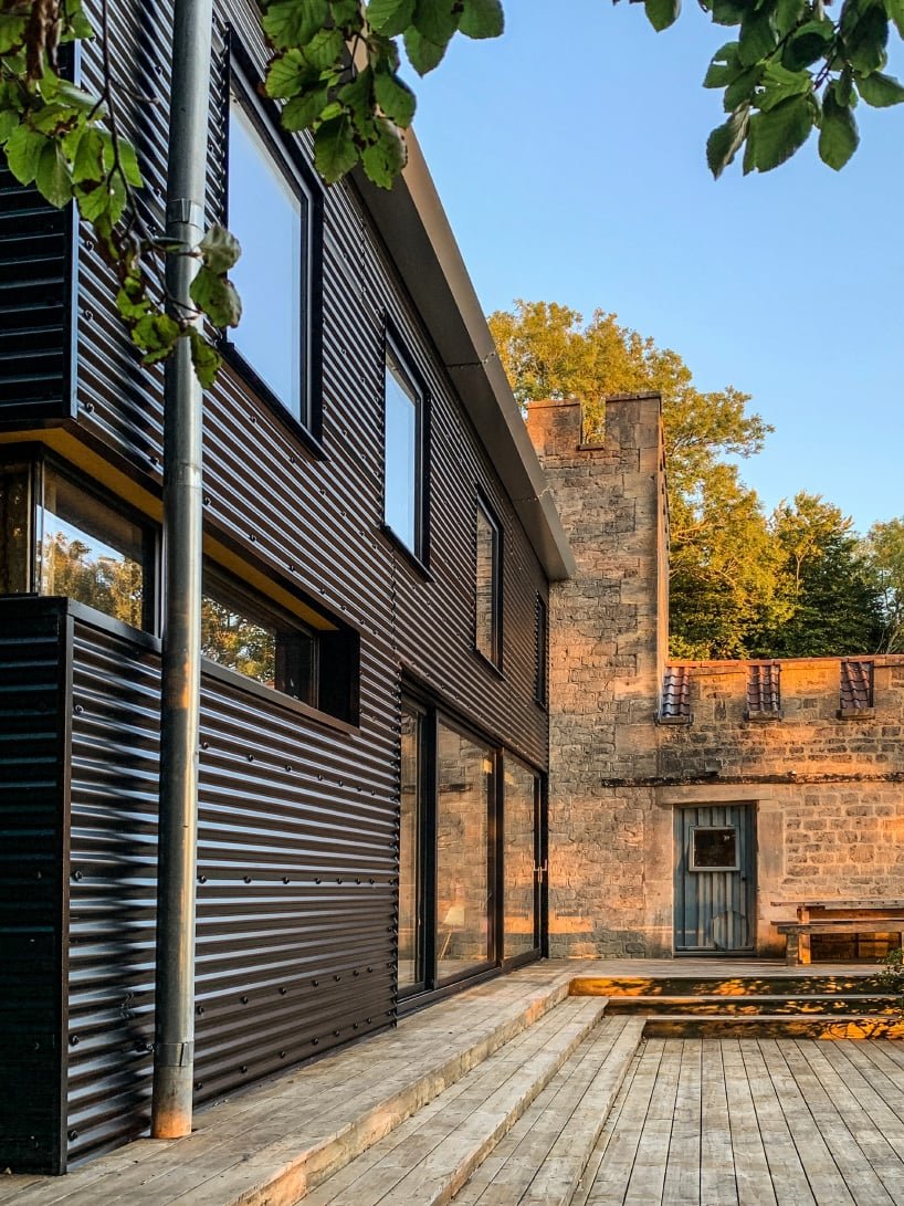 皮尔斯泰勒改造和改造了他位于英格兰西南部的“月光”房子