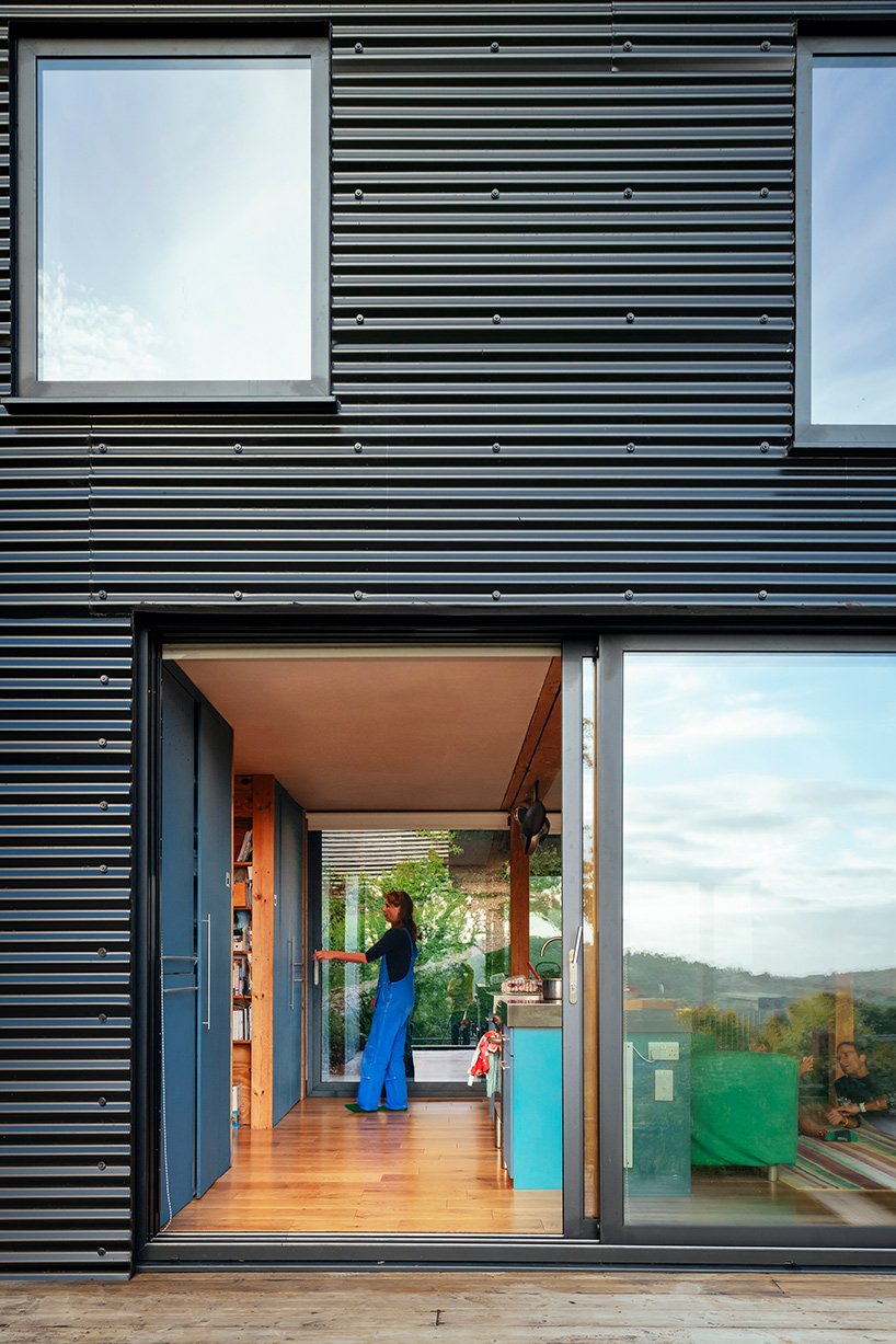 皮尔斯泰勒改造和改造了他位于英格兰西南部的“月光”房子