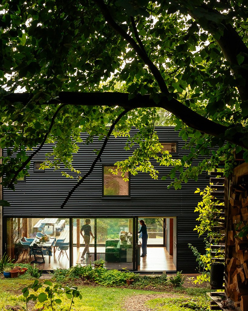 皮尔斯泰勒改造和改造了他位于英格兰西南部的“月光”房子