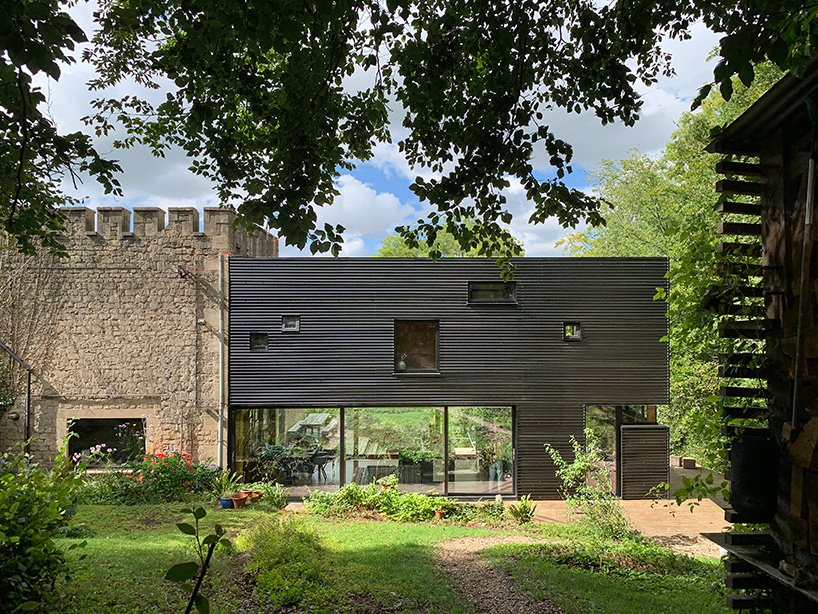 皮尔斯泰勒改造和改造了他位于英格兰西南部的“月光”房子