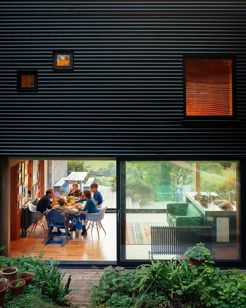 皮尔斯泰勒改造和改造了他位于英格兰西南部的“月光”房子