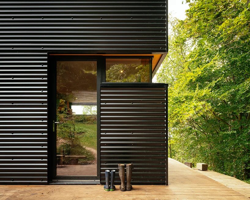 皮尔斯泰勒改造和改造了他位于英格兰西南部的“月光”房子