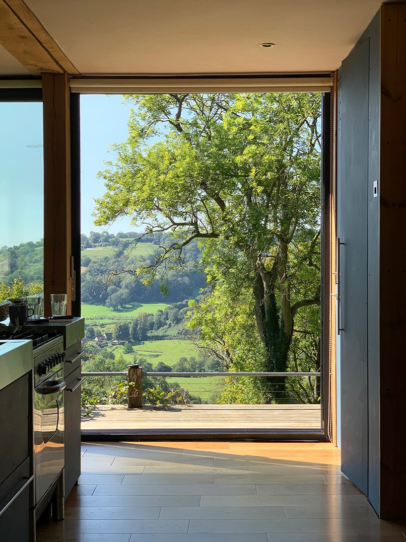 皮尔斯泰勒改造和改造了他位于英格兰西南部的“月光”房子