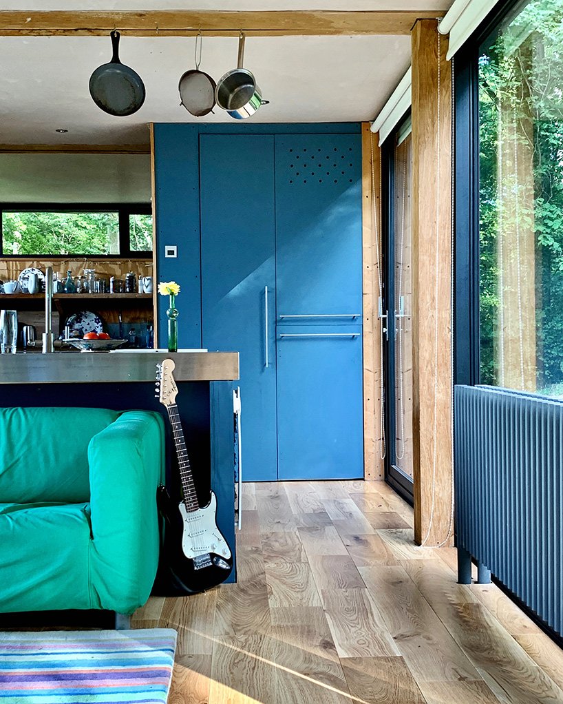 皮尔斯泰勒改造和改造了他位于英格兰西南部的“月光”房子