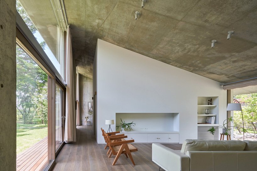 读。& 建筑师在日本轻井泽设计了带有倾斜混凝土屋顶的“共生住宅” 读。& 建筑师在日本轻井泽设计了带有倾斜混凝土屋顶的“共生住宅”