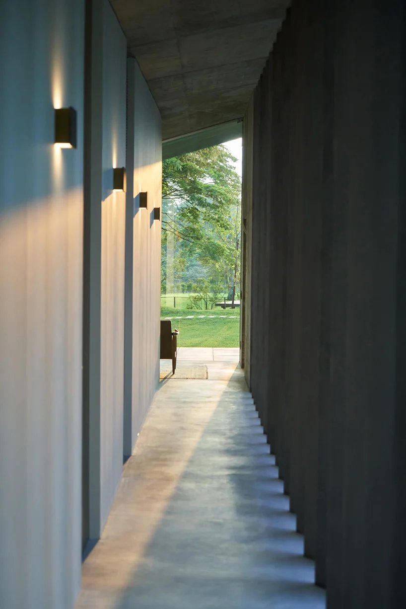 读。& 建筑师在日本轻井泽设计了带有倾斜混凝土屋顶的“共生住宅” 读。& 建筑师在日本轻井泽设计了带有倾斜混凝土屋顶的“共生住宅”