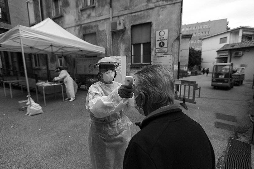 罗伯托·格拉齐亚诺·莫罗 (roberto graziano moro) 记录了意大利威尼斯 COVID-19 危机最关键的时刻