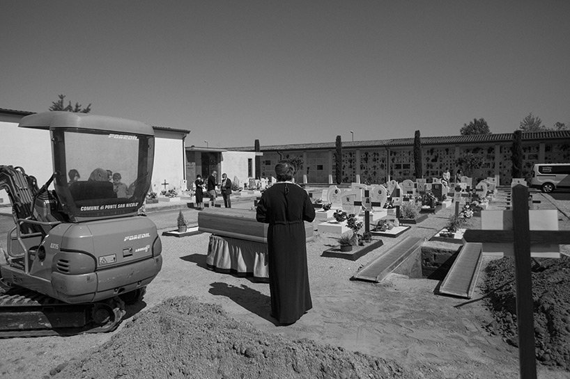 罗伯托·格拉齐亚诺·莫罗 (roberto graziano moro) 记录了意大利威尼斯 COVID-19 危机最关键的时刻