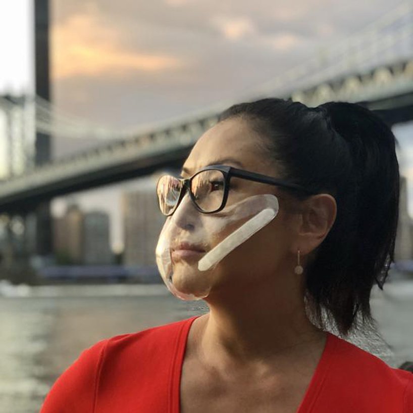 SEEUS95 是世界上第一个自粘式 N95 透明防护罩和呼吸器