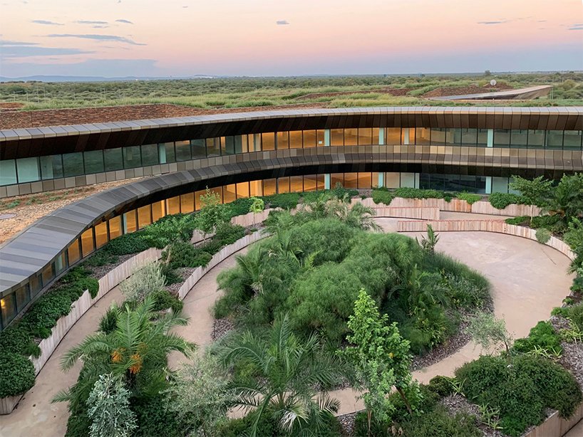 SHoP 建筑师分享即将完工的博茨瓦纳创新中心的新形象
