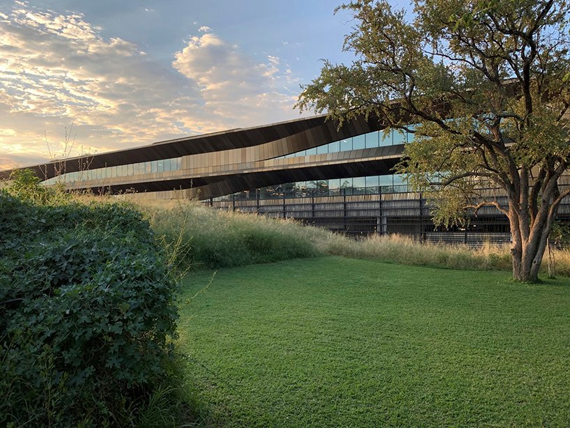 SHoP 建筑师分享即将完工的博茨瓦纳创新中心的新形象