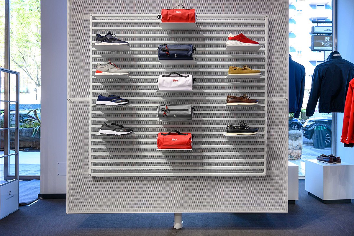 Slam 巴勒莫旗舰店由 Wea / Slam 设计，位于巴勒莫，拥有明亮的几何形状