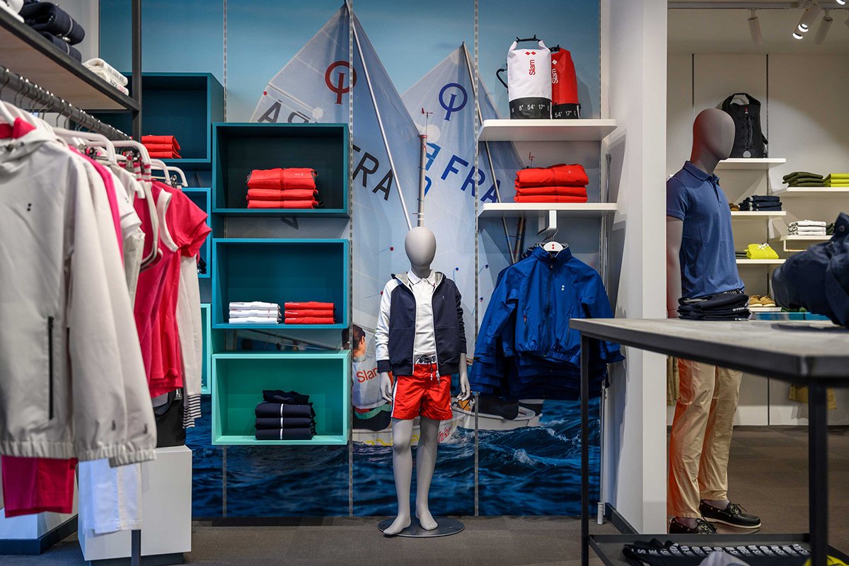 Slam 巴勒莫旗舰店由 Wea / Slam 设计，位于巴勒莫，拥有明亮的几何形状