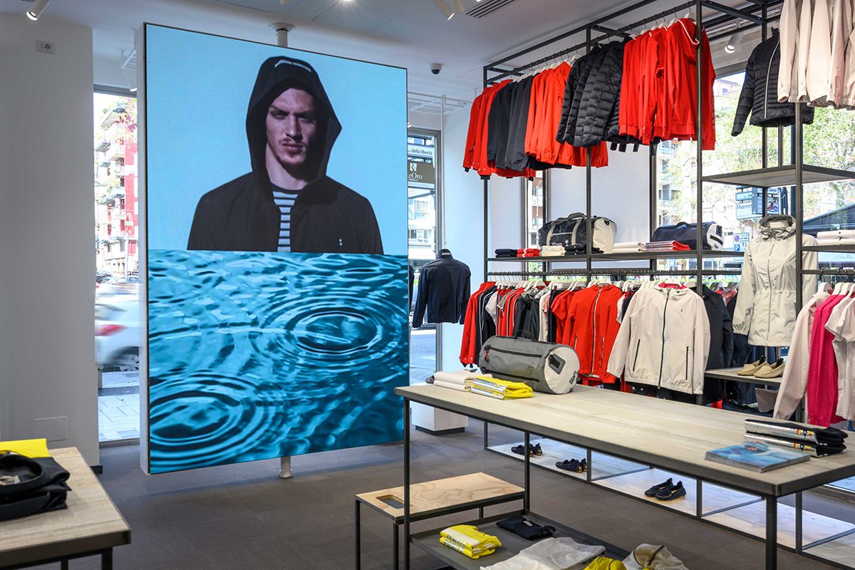 Slam 巴勒莫旗舰店由 Wea / Slam 设计，位于巴勒莫，拥有明亮的几何形状