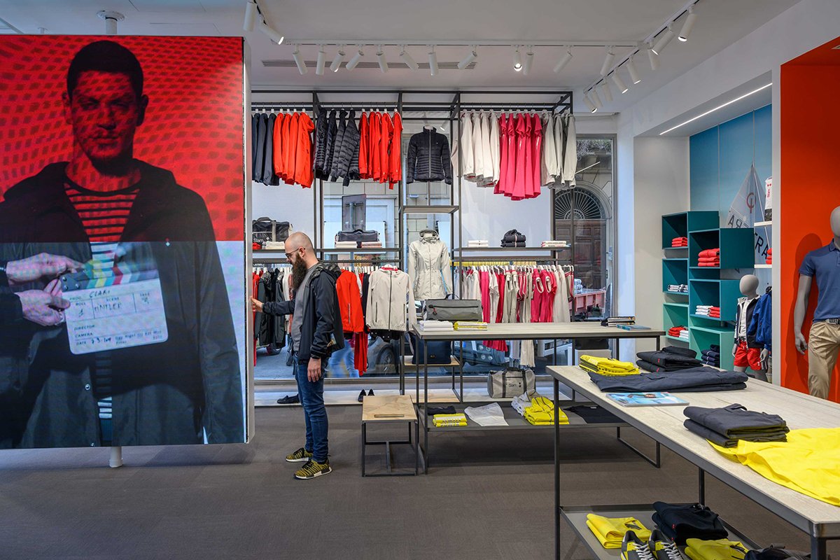 Slam 巴勒莫旗舰店由 Wea / Slam 设计，位于巴勒莫，拥有明亮的几何形状