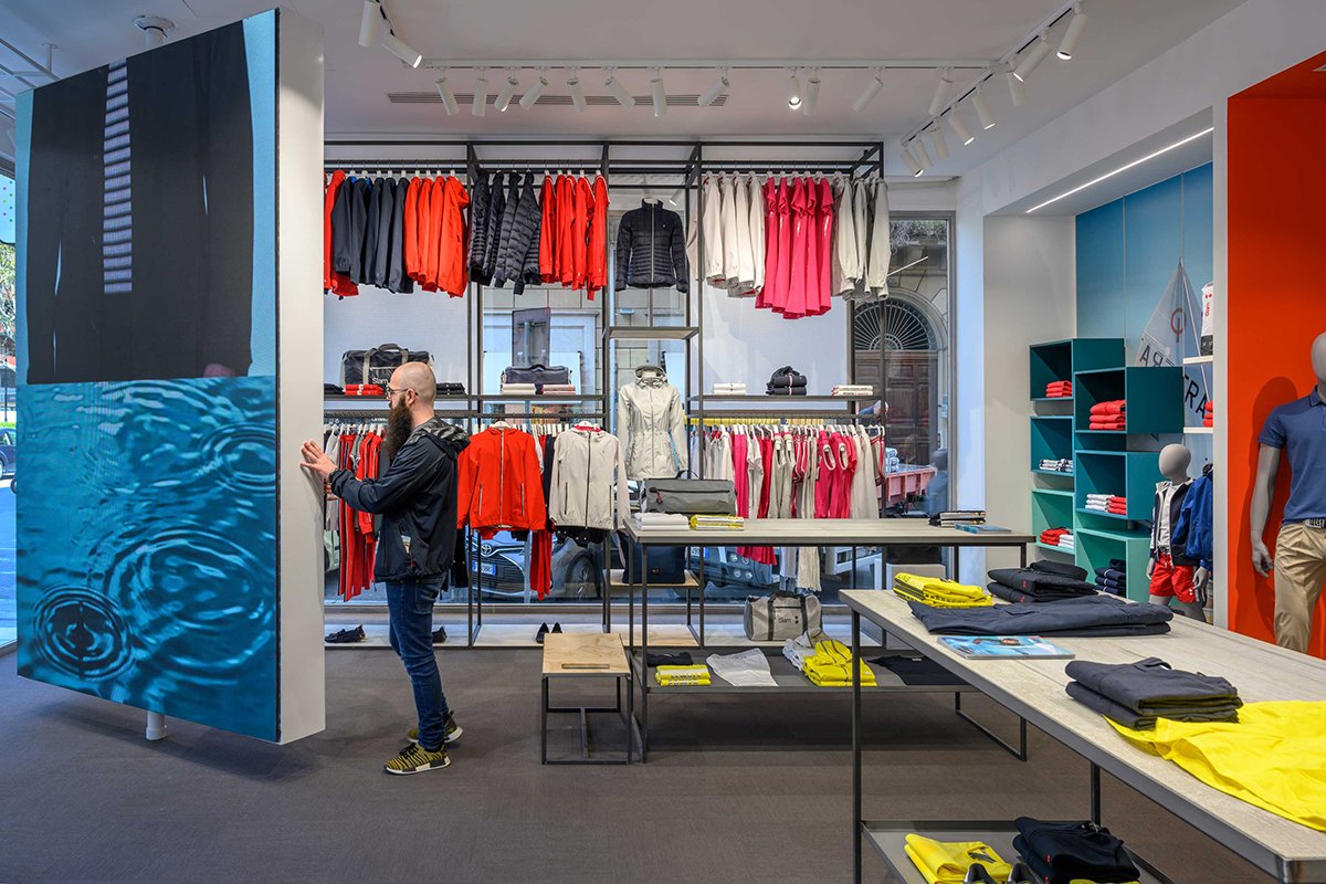 Slam 巴勒莫旗舰店由 Wea / Slam 设计，位于巴勒莫，拥有明亮的几何形状