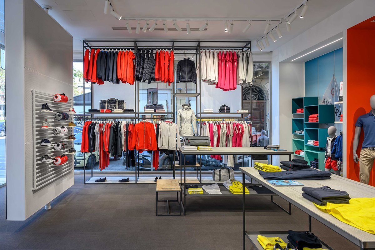 Slam 巴勒莫旗舰店由 Wea / Slam 设计，位于巴勒莫，拥有明亮的几何形状