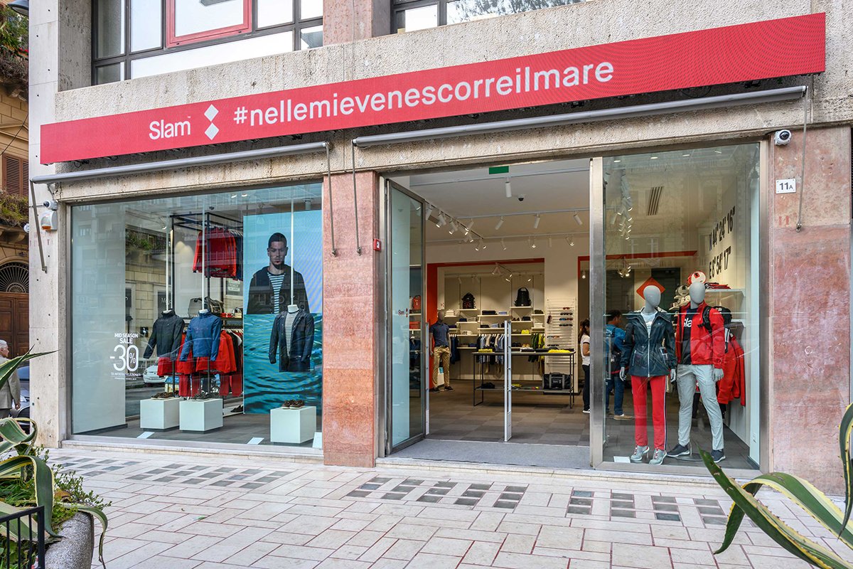 Slam 巴勒莫旗舰店由 Wea / Slam 设计，位于巴勒莫，拥有明亮的几何形状