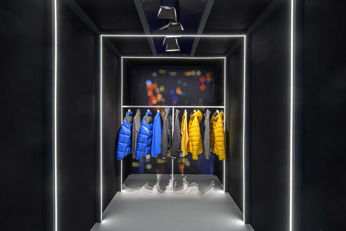 Wea / Pitti Uomo 97 / Slam 的 Slam 展览装置，装备无限