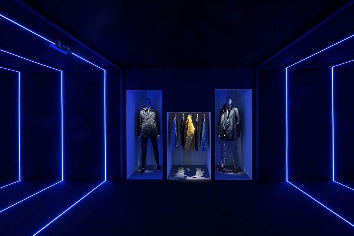 Wea / Pitti Uomo 97 / Slam 的 Slam 展览装置，装备无限