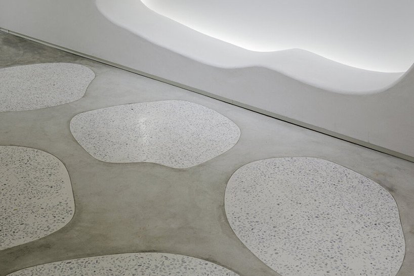 snarkitecture 在东京“3110NZ”餐厅和画廊内挖掘艺术区域 snarkitecture 在东京“3110NZ”餐厅和画廊内挖掘艺术区域