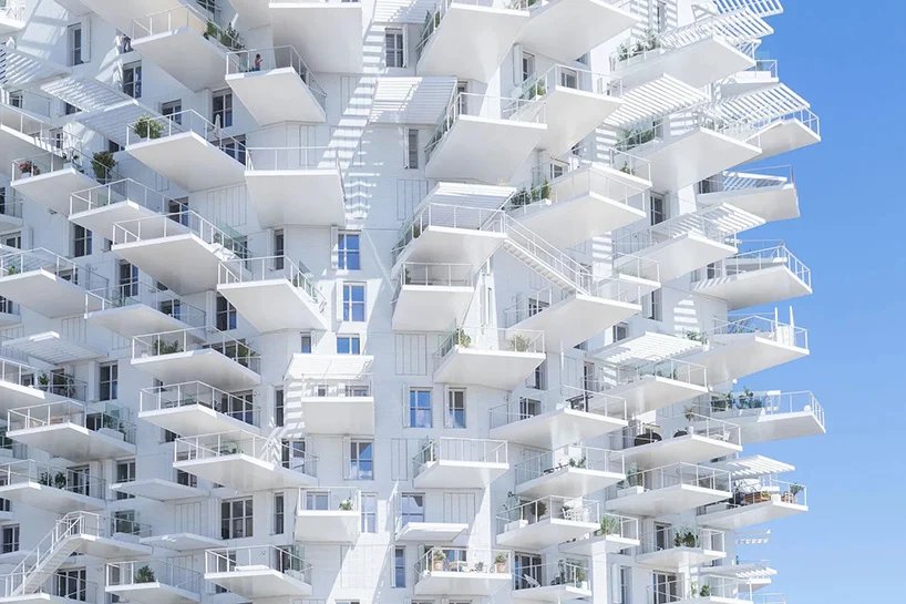 藤本壮介在蒙彼利埃设计的“arbre blanc”塔，由 iwan baan 拍摄