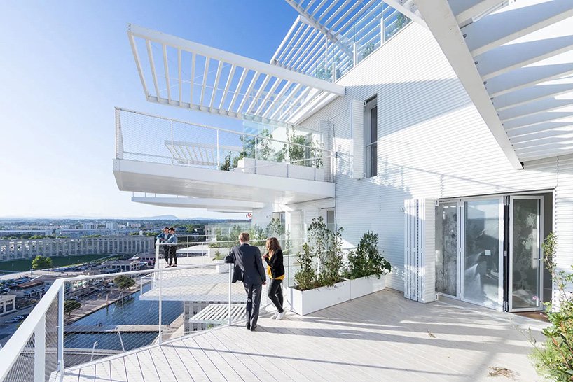 藤本壮介在蒙彼利埃设计的“arbre blanc”塔，由 iwan baan 拍摄