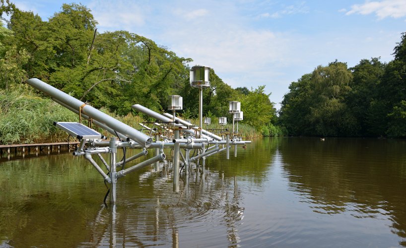 Ronald van der Meijs 设计的池塘装置利用天气条件来产生声音