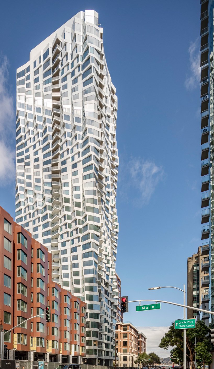 随着居民搬入，旧金山工作室 gang 的 MIRA 大厦以新图片展示