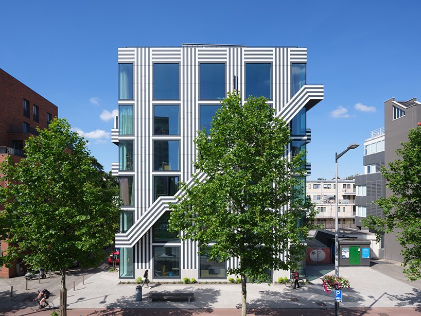 平面设计工作室 thonik 在阿姆斯特丹展示其首个建筑作品