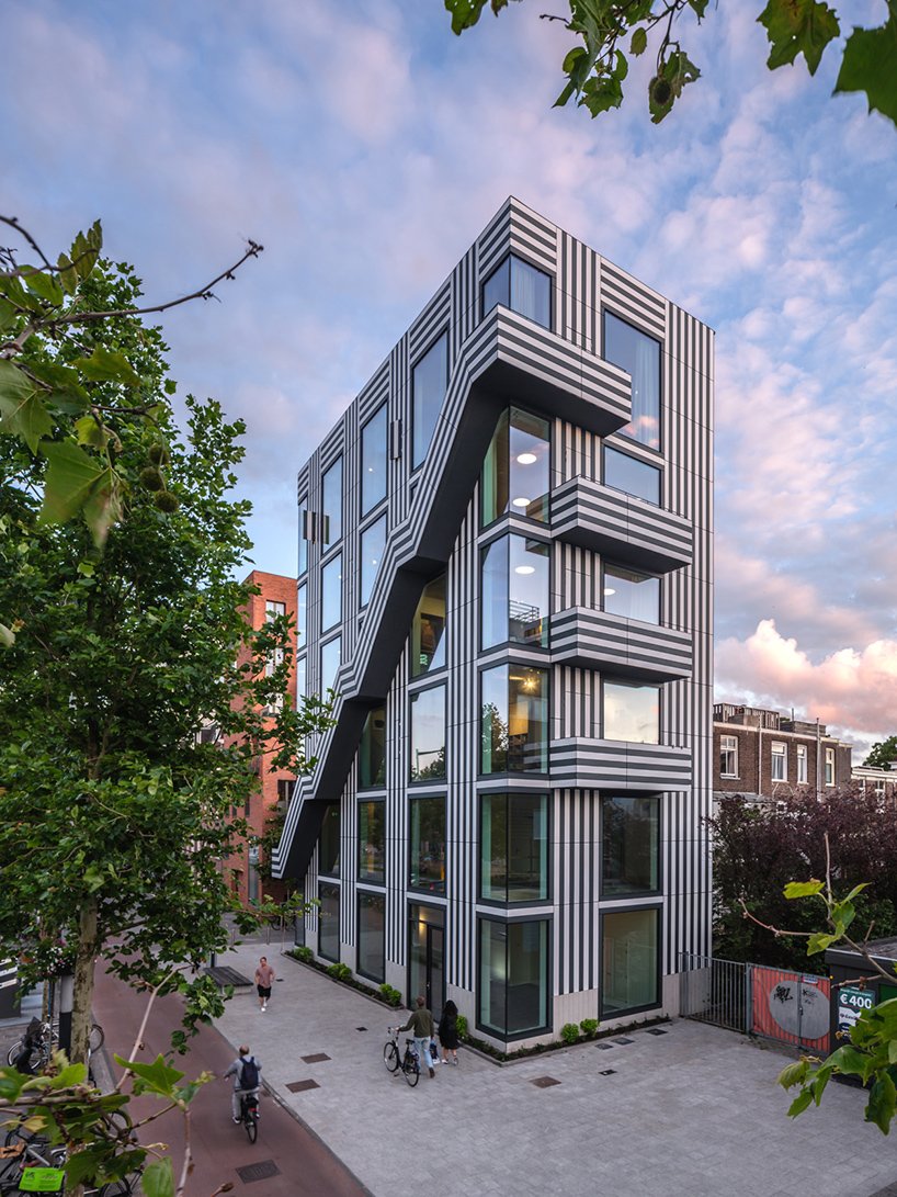 平面设计工作室 thonik 在阿姆斯特丹展示其首个建筑作品