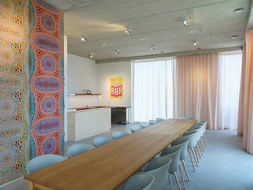 平面设计工作室 thonik 在阿姆斯特丹展示其首个建筑作品