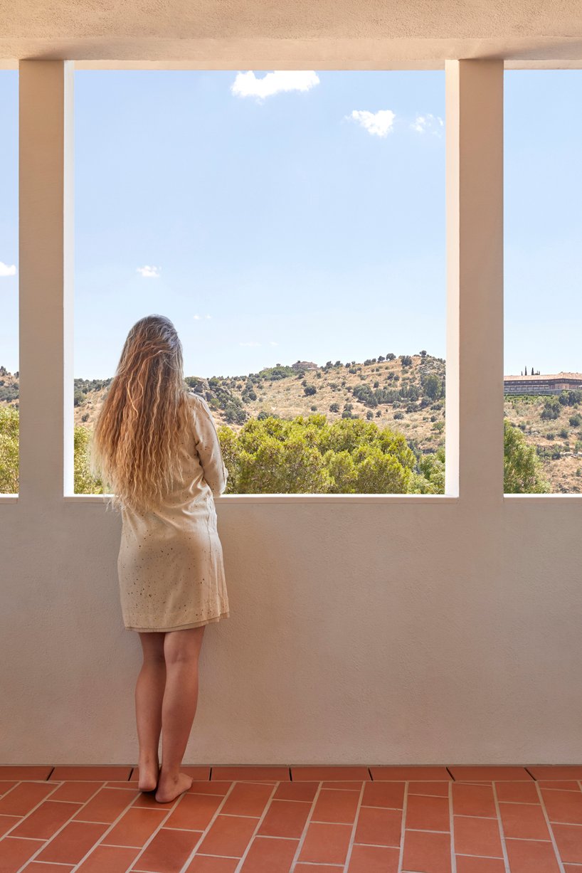 romero & vallejo 在西班牙托莱多历史悠久的市中心建造当代住宅