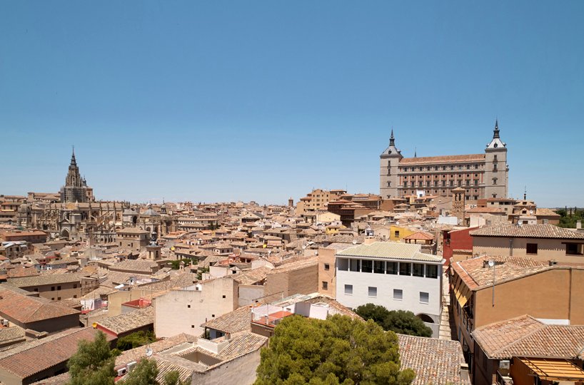 romero & vallejo 在西班牙托莱多历史悠久的市中心建造当代住宅