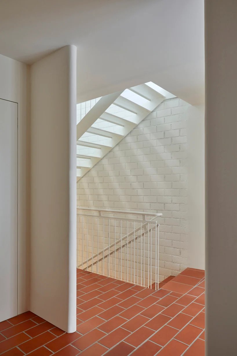 romero & vallejo 在西班牙托莱多历史悠久的市中心建造当代住宅