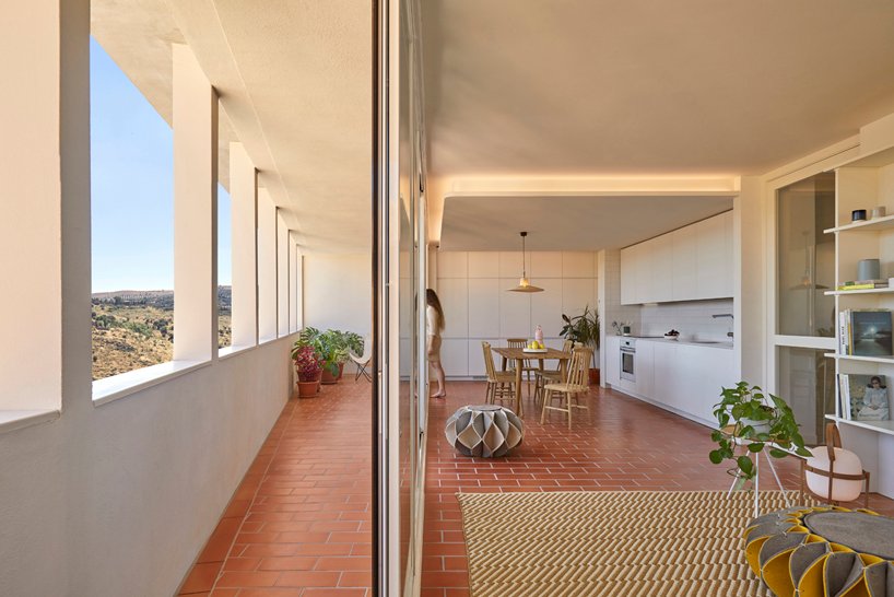 romero & vallejo 在西班牙托莱多历史悠久的市中心建造当代住宅