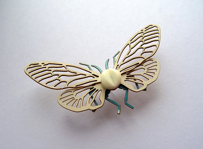 梅雷尔·斯洛瑟尔（merel slootheer）制作的复杂的纸昆虫运送处方药