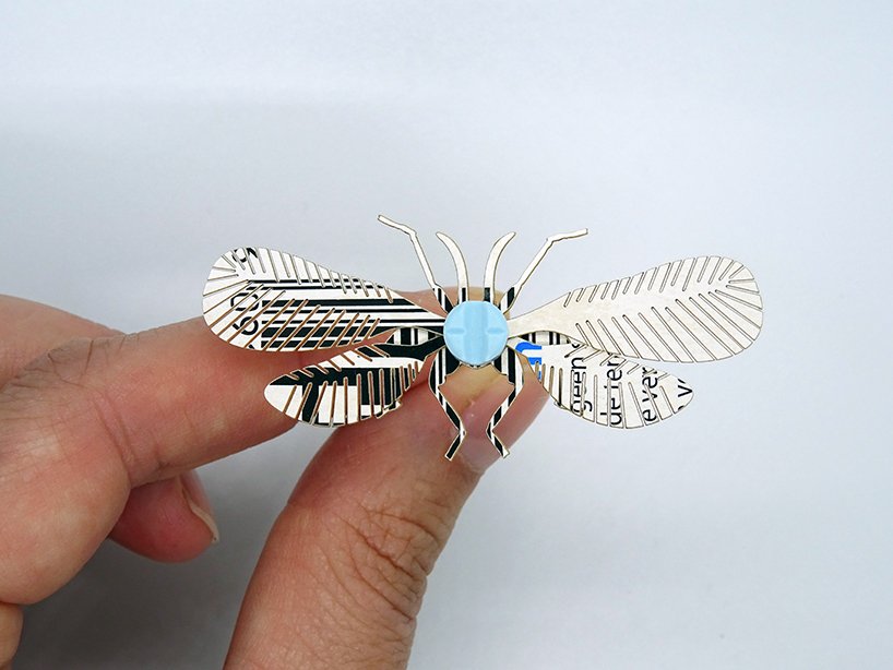 梅雷尔·斯洛瑟尔（merel slootheer）制作的复杂的纸昆虫运送处方药