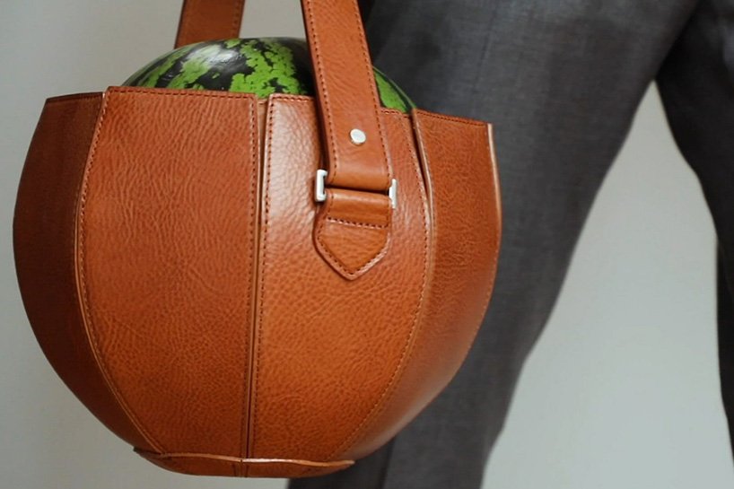 tsuchiya kaban 制作豪华皮包，可随身携带西瓜