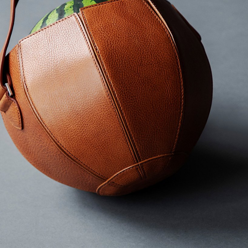 tsuchiya kaban 制作豪华皮包，可随身携带西瓜