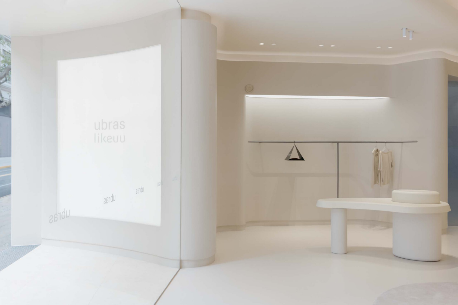 ubras 商店,由 Sò Studio 设计 ubras 商店,由 Sò Studio 设计