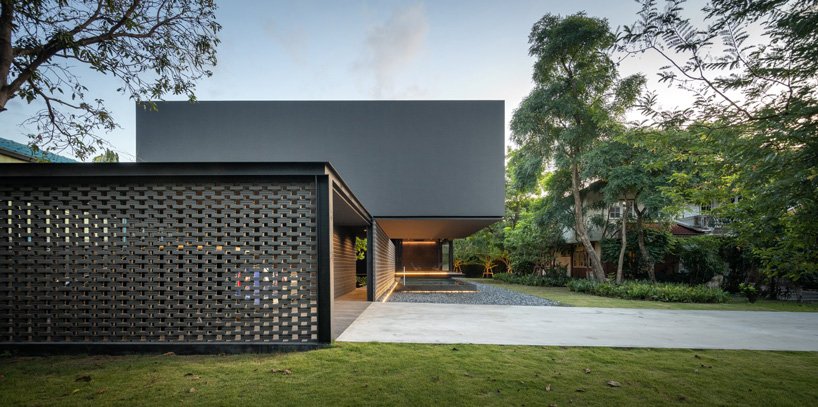 WARchitect 位于曼谷的“V60 住宅”通过中间的开放空间与自然相连 WARchitect 位于曼谷的“V60 住宅”通过中间的开放空间与自然相连