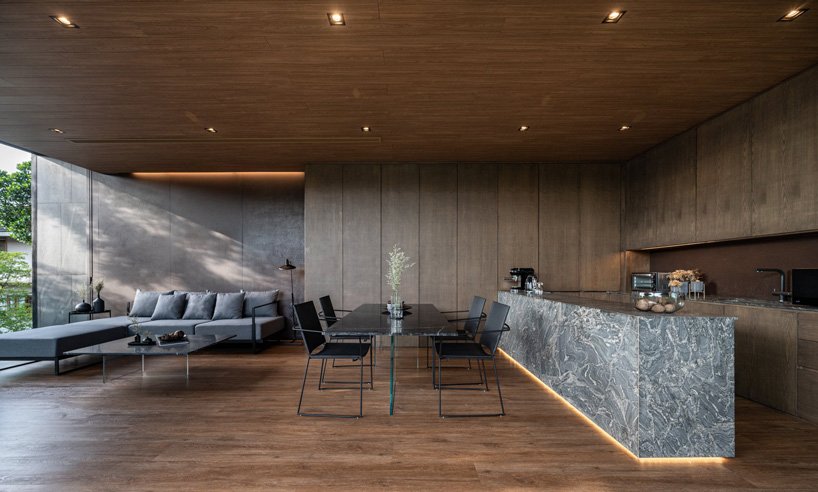 WARchitect 位于曼谷的“V60 住宅”通过中间的开放空间与自然相连 WARchitect 位于曼谷的“V60 住宅”通过中间的开放空间与自然相连