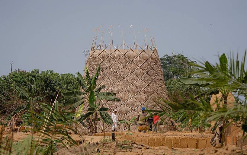 Warka Water 正在喀麦隆雨林建设一个社区驱动的综合村庄