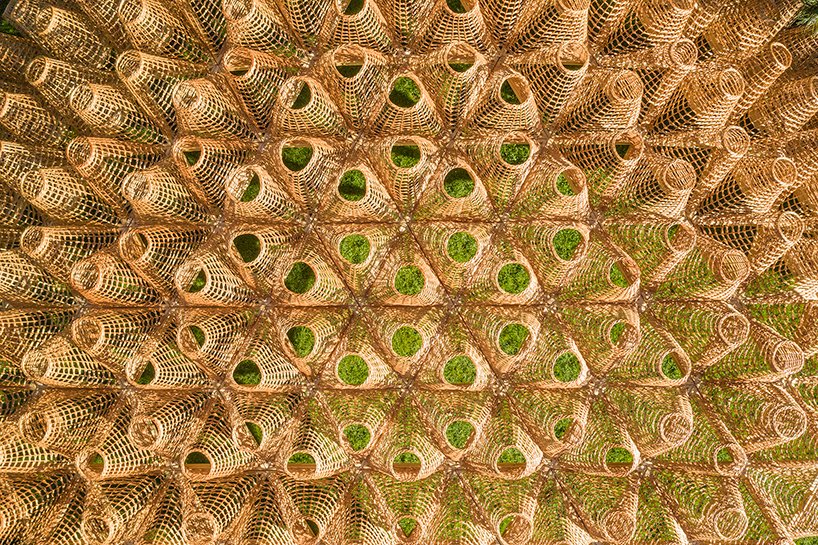 DJA 在法国推出由拉脱维亚工匠编织的三角形柳条网亭 DJA 在法国推出由拉脱维亚工匠编织的三角形柳条网亭