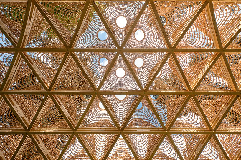 DJA 在法国推出由拉脱维亚工匠编织的三角形柳条网亭 DJA 在法国推出由拉脱维亚工匠编织的三角形柳条网亭